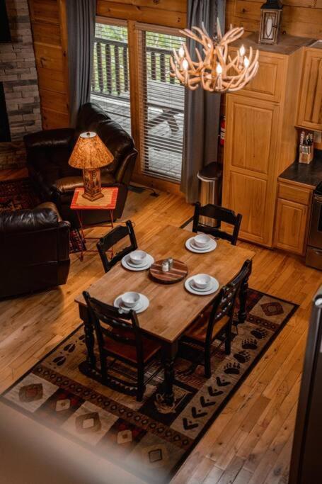2-Bedroom Cabin With 2 Master Suites, Loft, Half-Bath And Hot Tub In A Serene Resort Setting Sevierville Extérieur photo