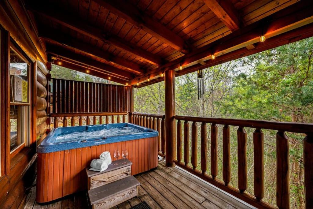 2-Bedroom Cabin With 2 Master Suites, Loft, Half-Bath And Hot Tub In A Serene Resort Setting Sevierville Extérieur photo