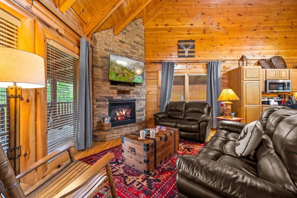 2-Bedroom Cabin With 2 Master Suites, Loft, Half-Bath And Hot Tub In A Serene Resort Setting Sevierville Extérieur photo