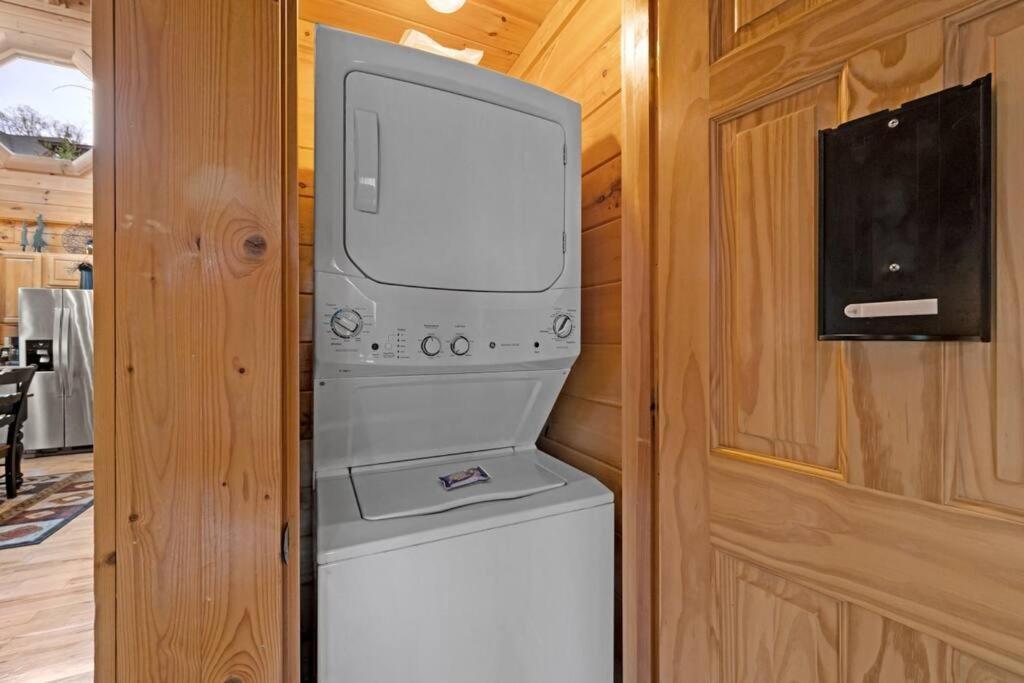 2-Bedroom Cabin With 2 Master Suites, Loft, Half-Bath And Hot Tub In A Serene Resort Setting Sevierville Extérieur photo